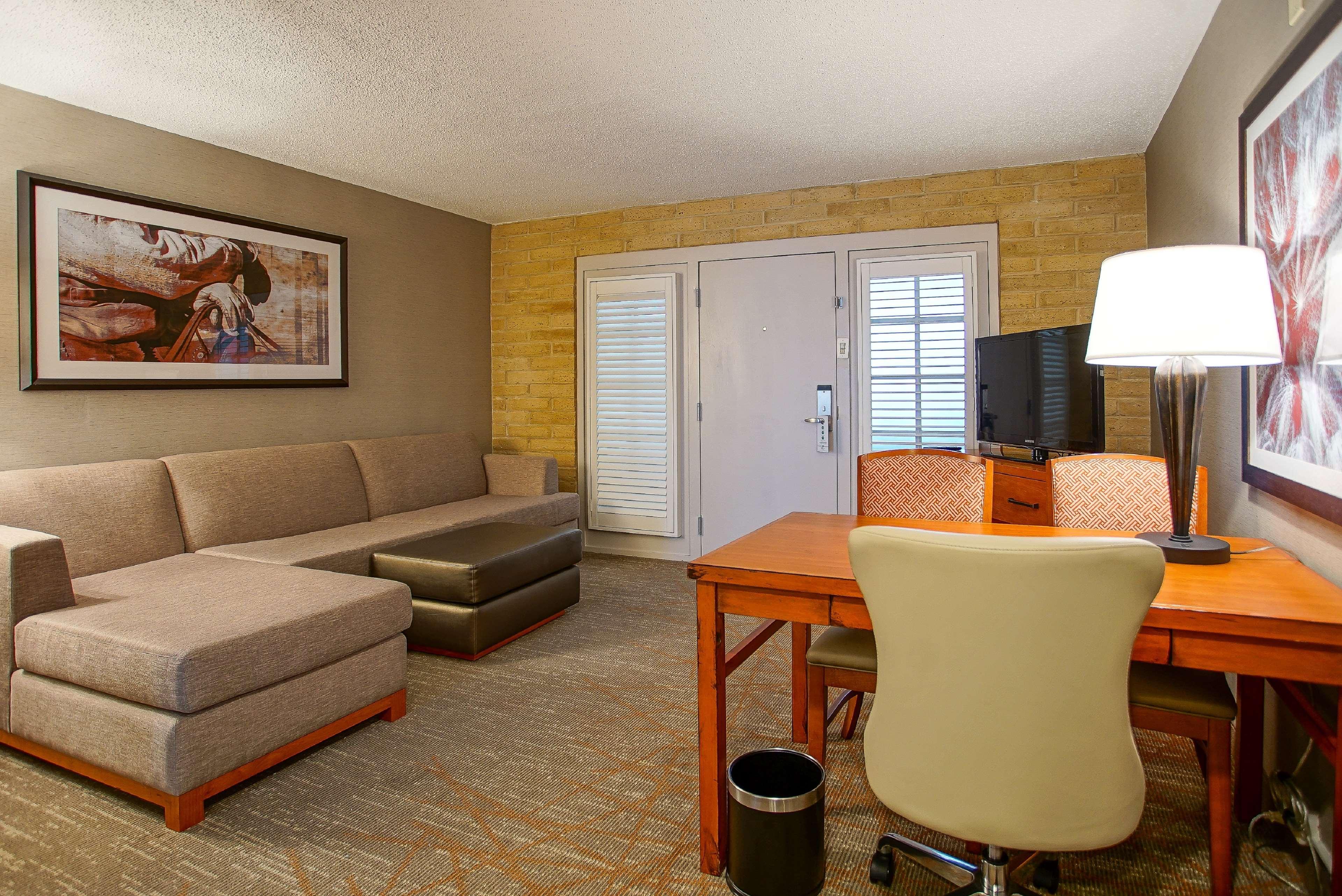 Embassy Suites San Antonio Northwest I-10 Exterior photo