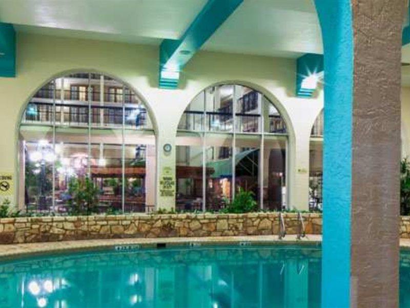 Embassy Suites San Antonio Northwest I-10 Exterior photo