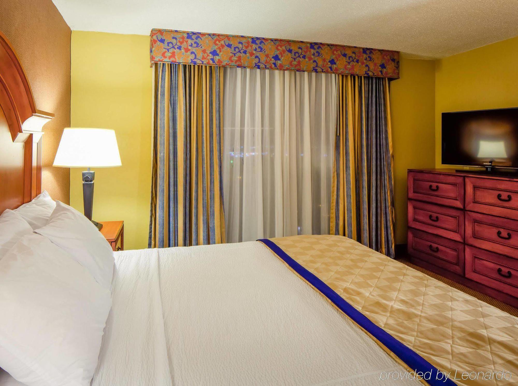 Embassy Suites San Antonio Northwest I-10 Room photo